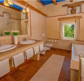 5 Bedroom Istrian Villa Estate with Large Pool and Gardens near Barban, Sleeps 12